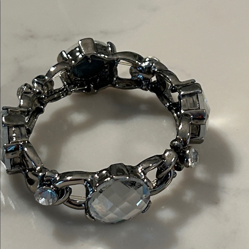 Elegant Silver Crystal Bracelet - Picture 3 of 4